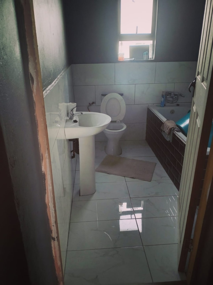 5 Bedroom Property for Sale in Scenery Park Eastern Cape